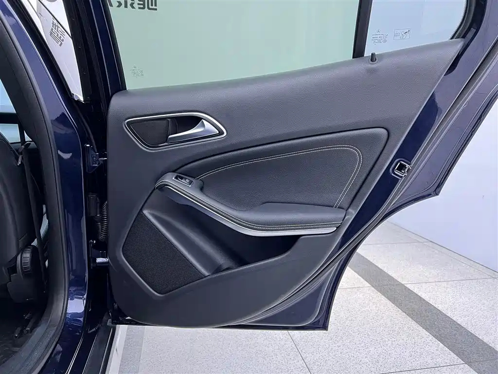 MERCEDES BENZ GLA 2016