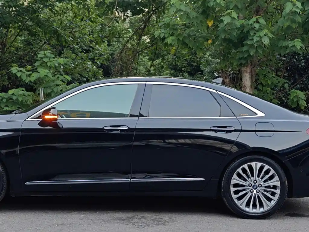 FORD TAURUS 2019