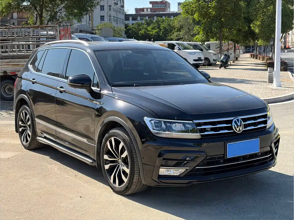 VOLKSWAGEN TIGUAN L 2021