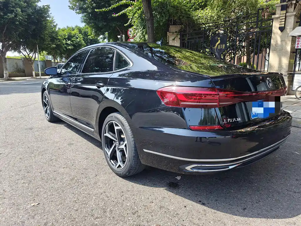 VOLKSWAGEN PASSAT 2024