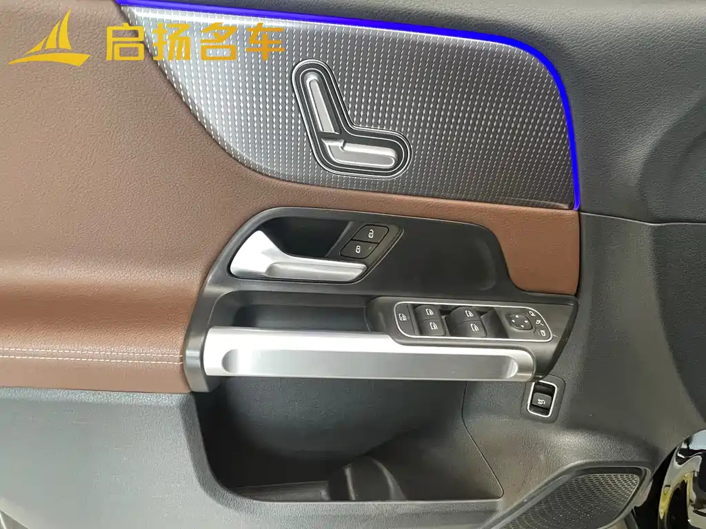 MERCEDES BENZ GLB 2023