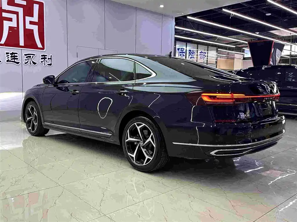 VOLKSWAGEN PASSAT 2024