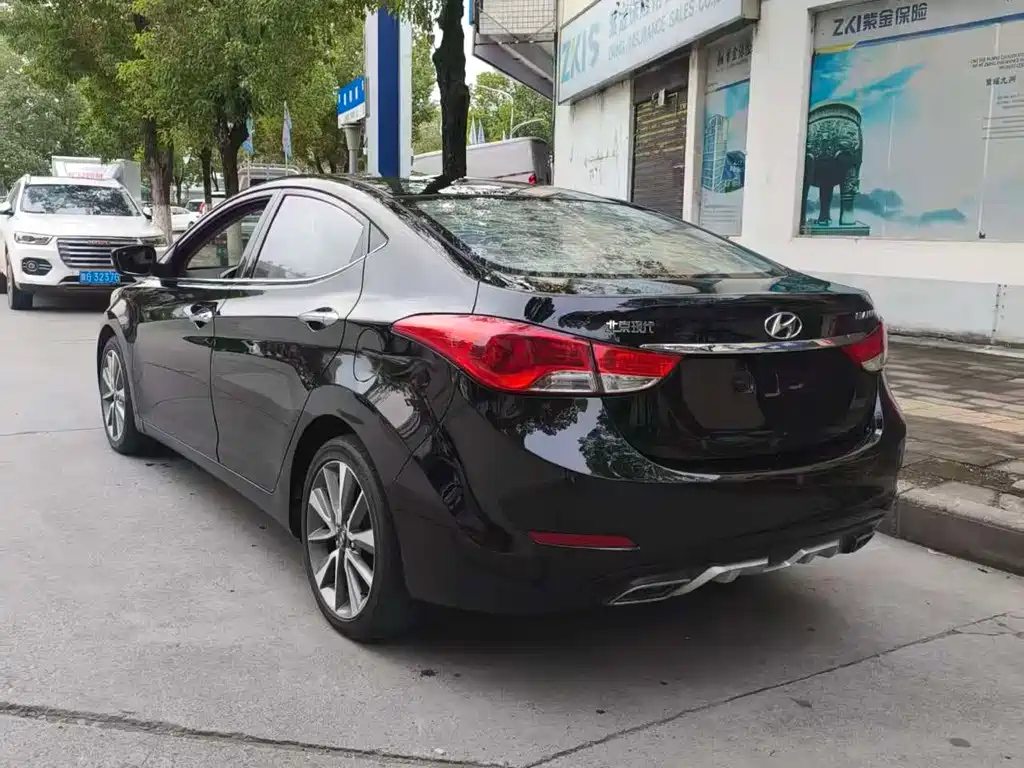 HYUNDAI ELANTRA 2015