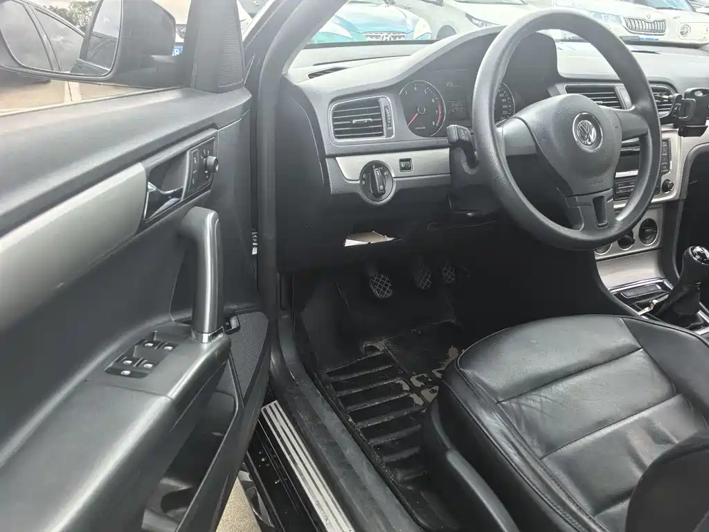 VOLKSWAGEN LAVIDA 2013