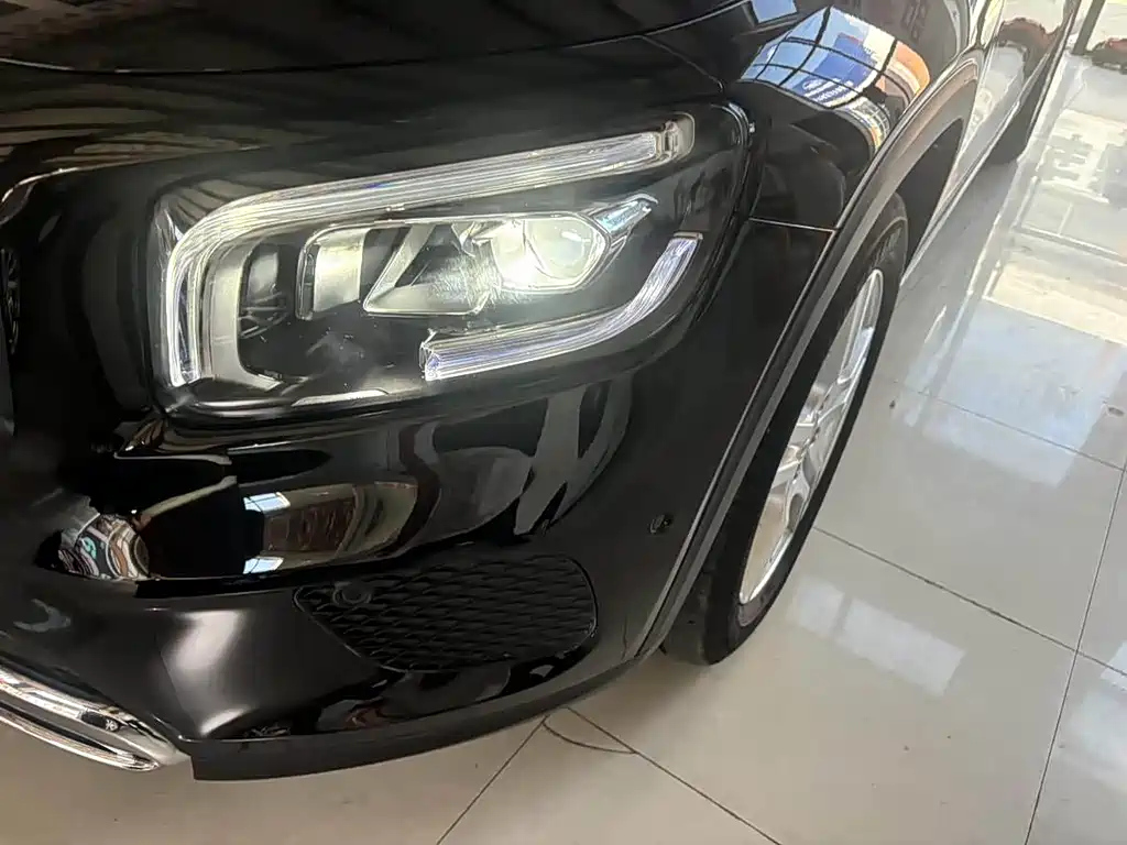 MERCEDES BENZ GLB 2023