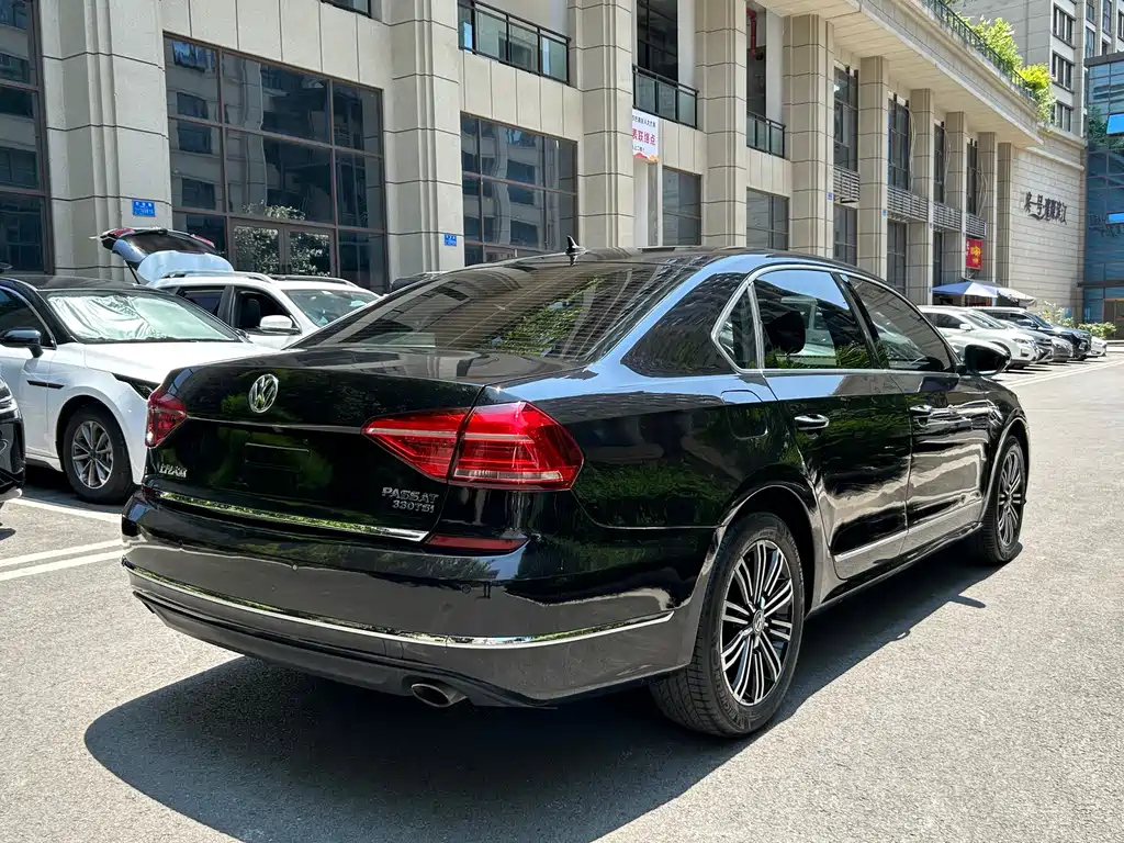 VOLKSWAGEN PASSAT 2017