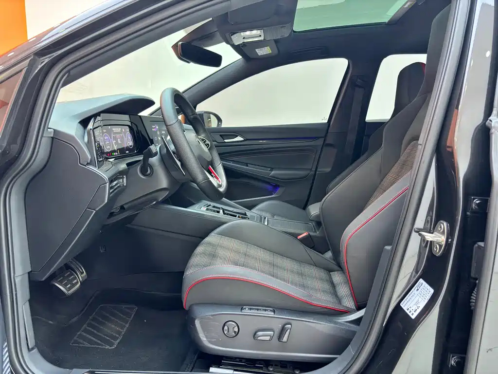VOLKSWAGEN GOLF GTI 2021