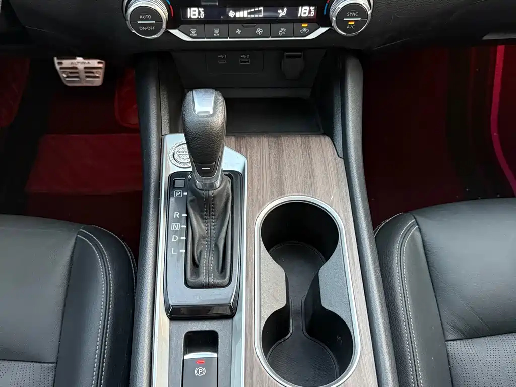 NISSAN TEANA 2022