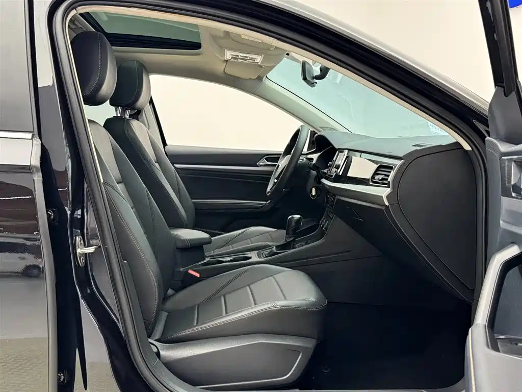 VOLKSWAGEN LAVIDA 2020