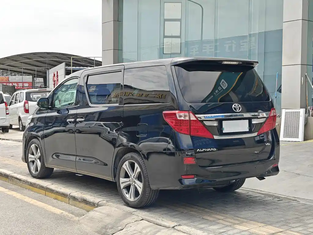 TOYOTA ALPHARD 2012