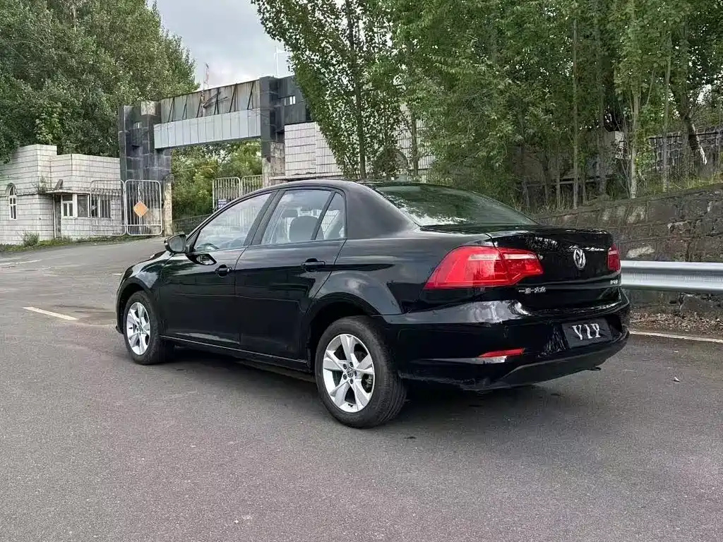 VOLKSWAGEN BORA 2015