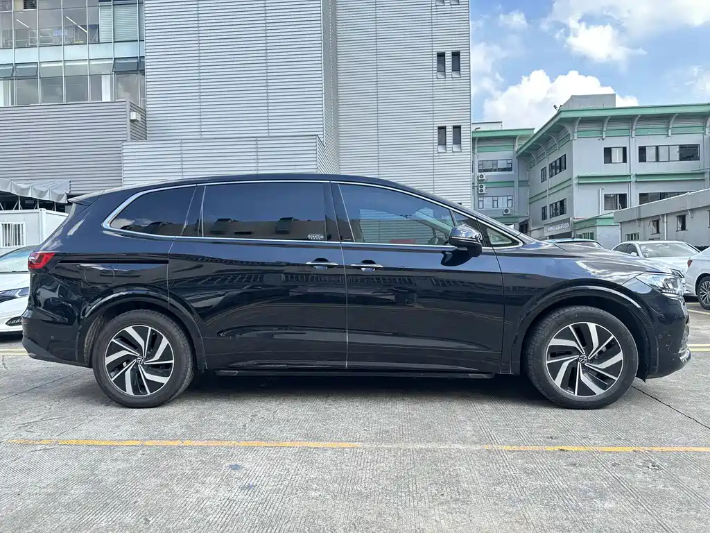 VOLKSWAGEN VILORAN 2022