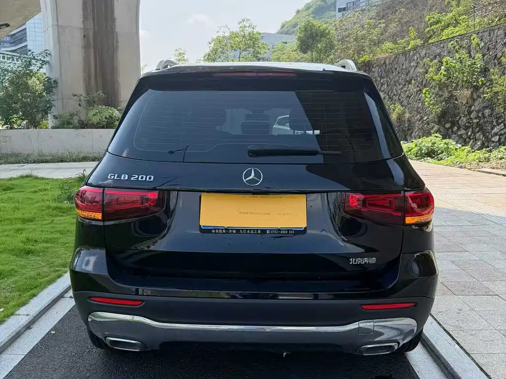 MERCEDES BENZ GLB 2023