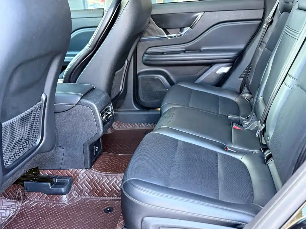 LINCOLN ADVENTURER 2021