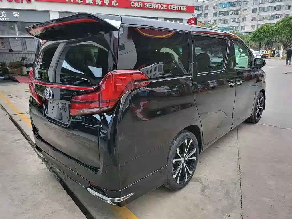 TOYOTA ALPHARD 2012