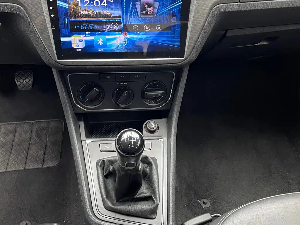 VOLKSWAGEN LAVIDA 2015