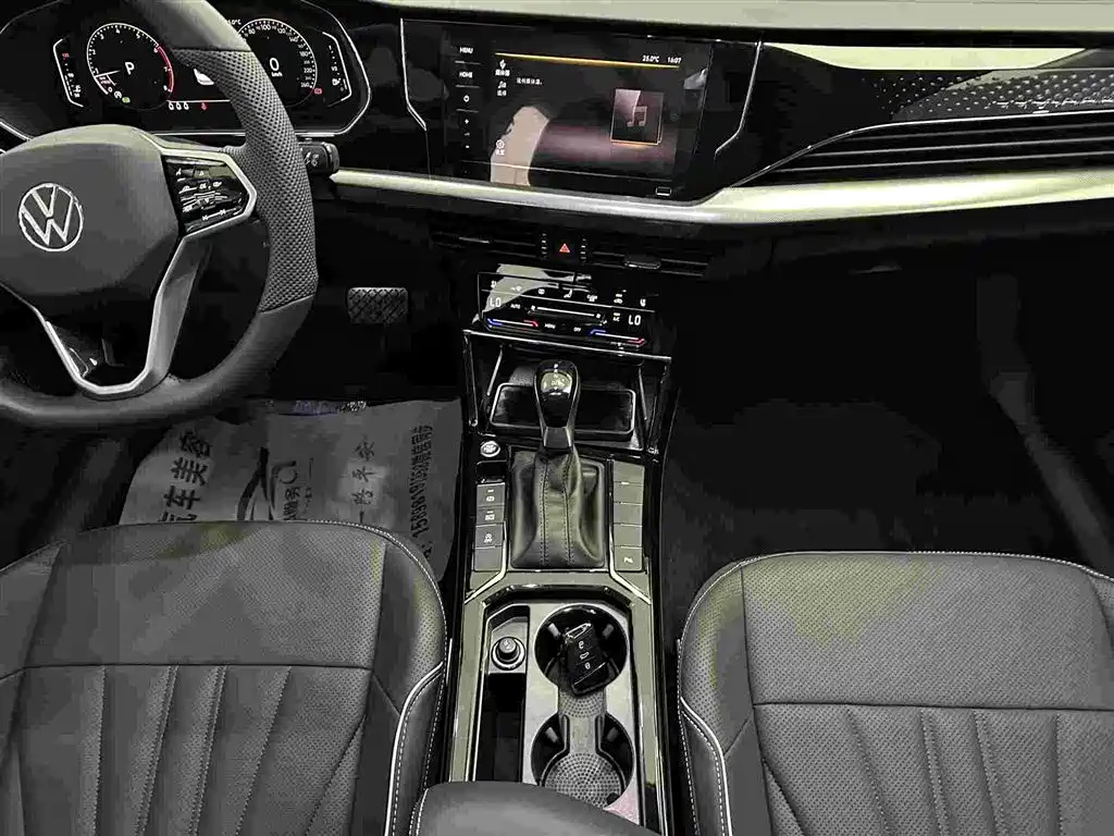 VOLKSWAGEN PASSAT 2024