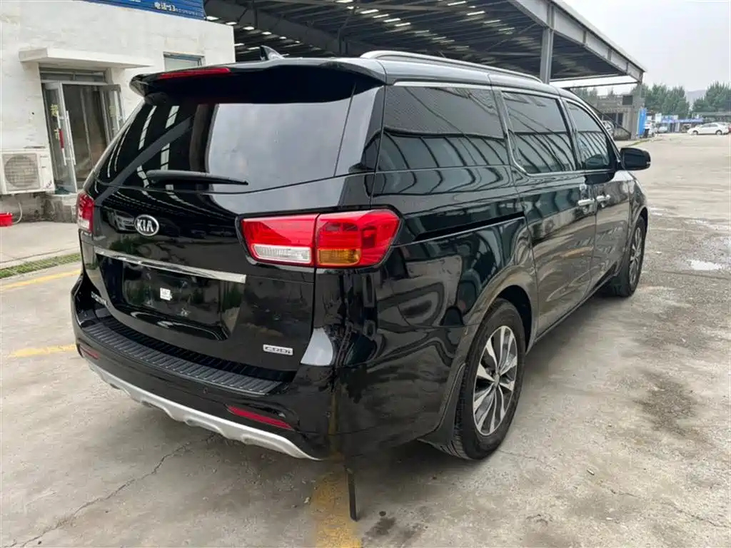 KIA CARNIVAL IMPORT 2017