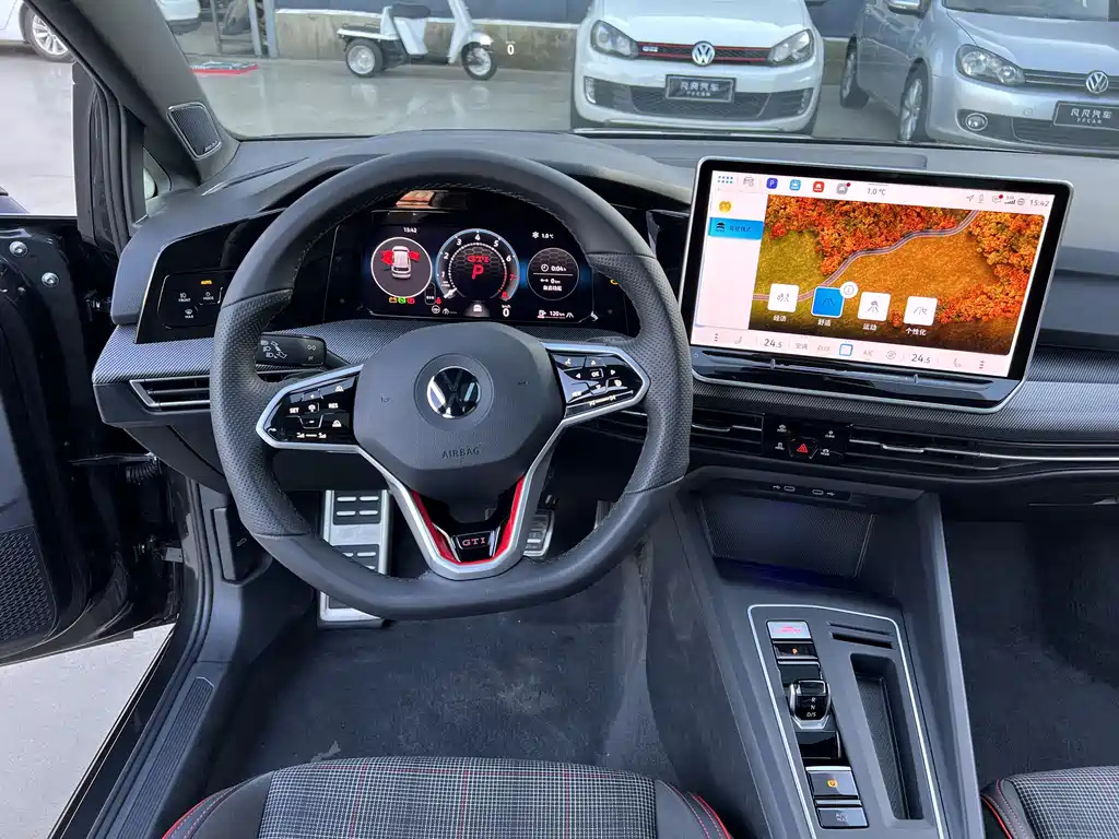 VOLKSWAGEN GOLF GTI 2025