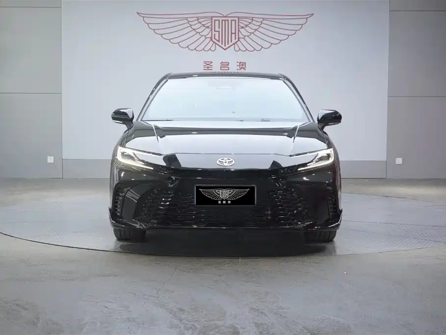 TOYOTA CAMRY 2025