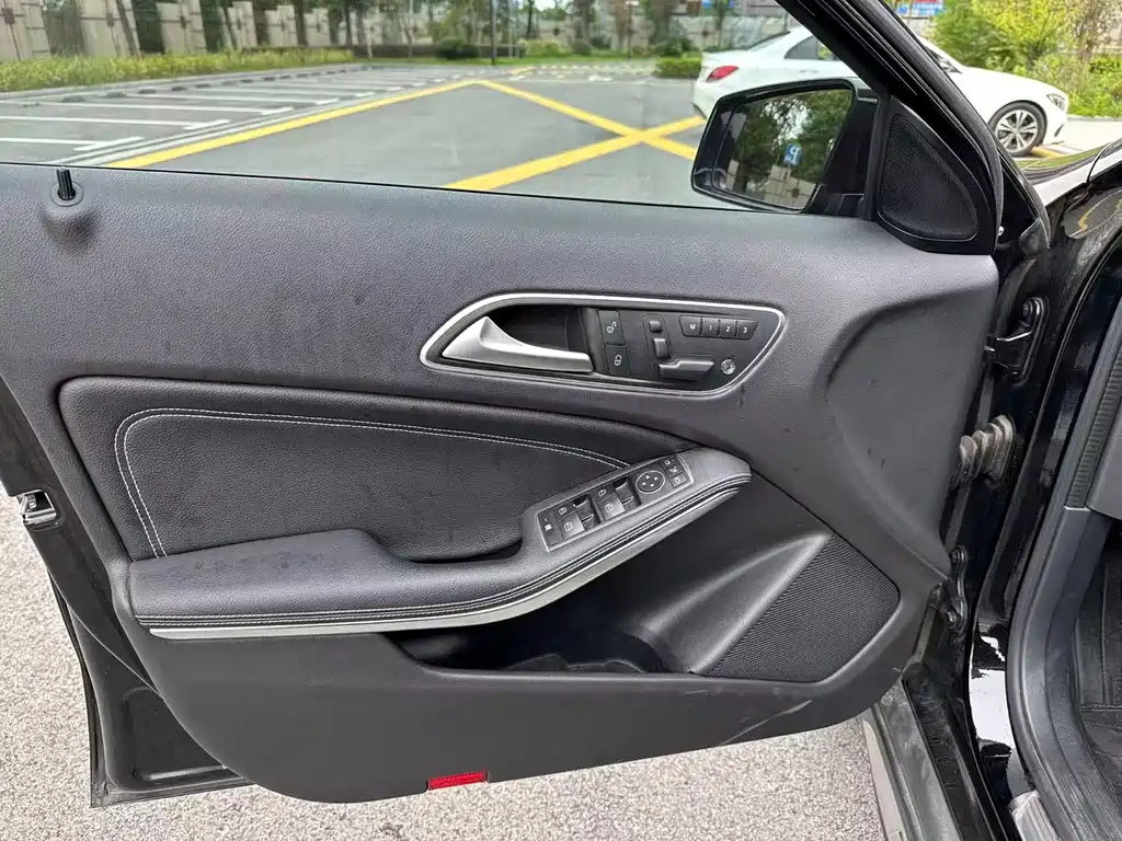 MERCEDES BENZ GLA 2015