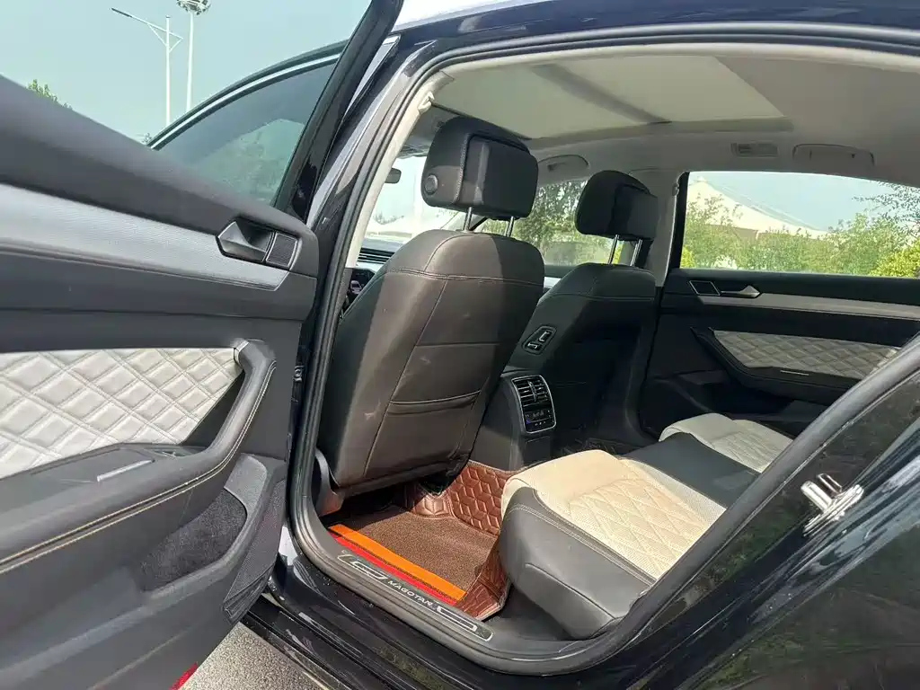 VOLKSWAGEN MAGOTAN 2023
