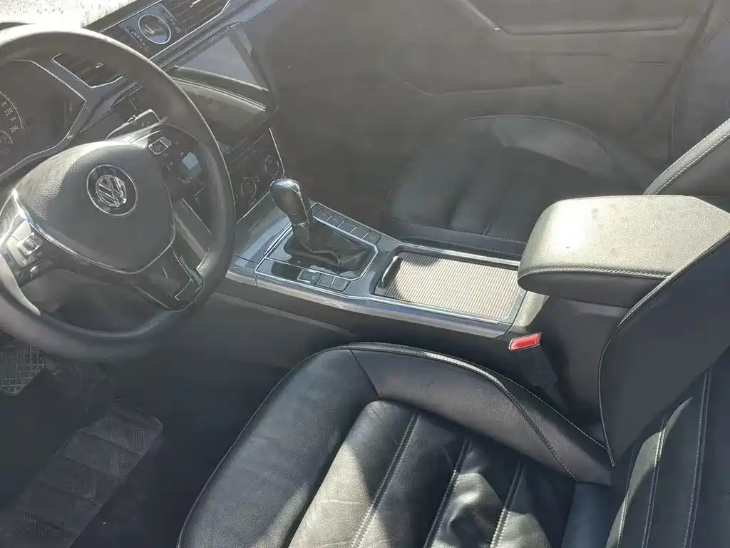 VOLKSWAGEN PASSAT 2016