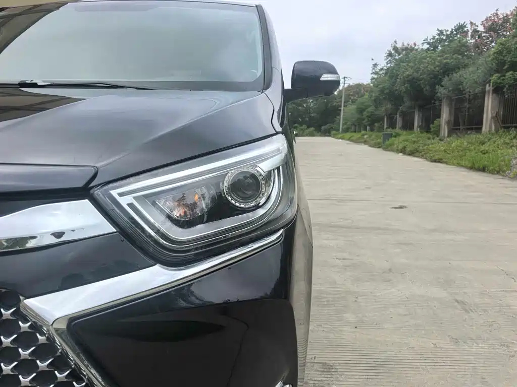 JAC REFINE M6 2018