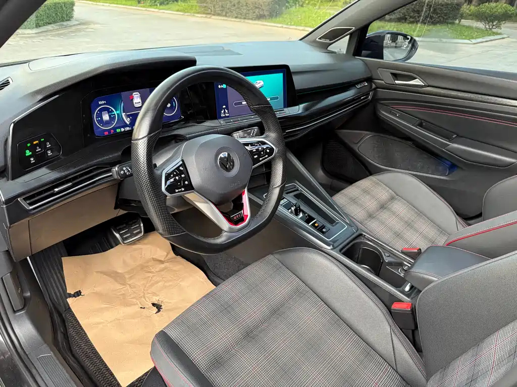 VOLKSWAGEN GOLF GTI 2023