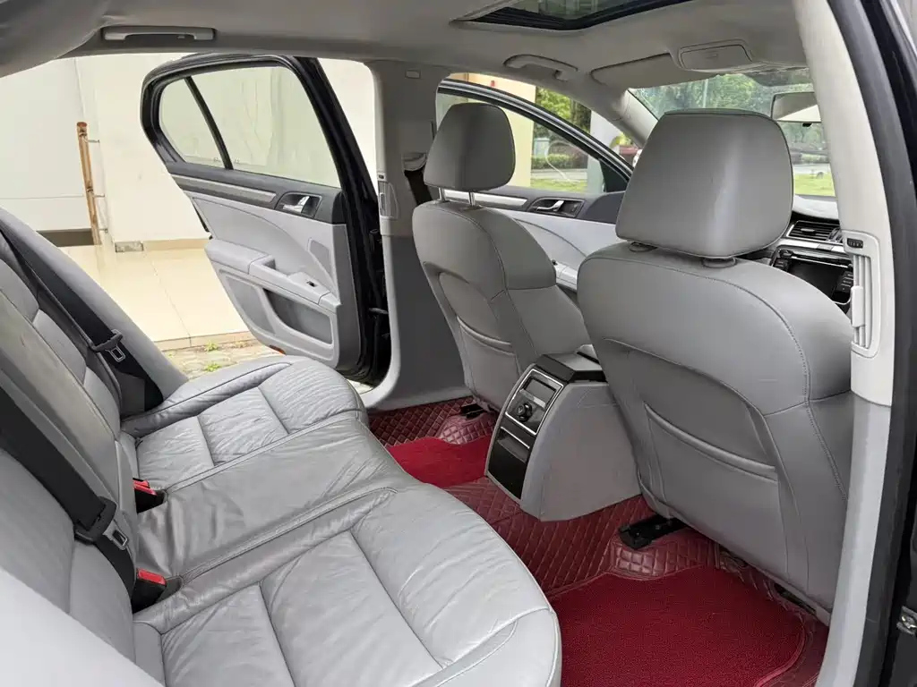 SKODA SUPERB 2012