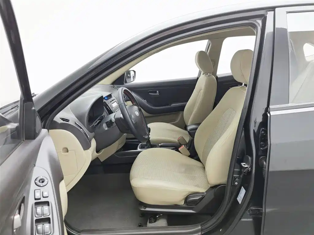 HYUNDAI CELESTA 2012