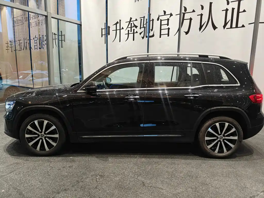MERCEDES BENZ GLB 2023