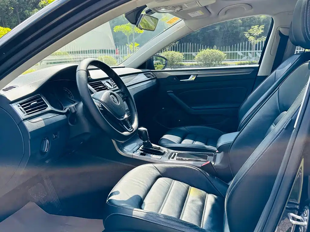 VOLKSWAGEN PASSAT 2018