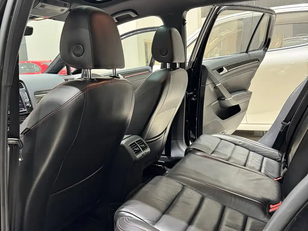 VOLKSWAGEN GOLF GTI 2017