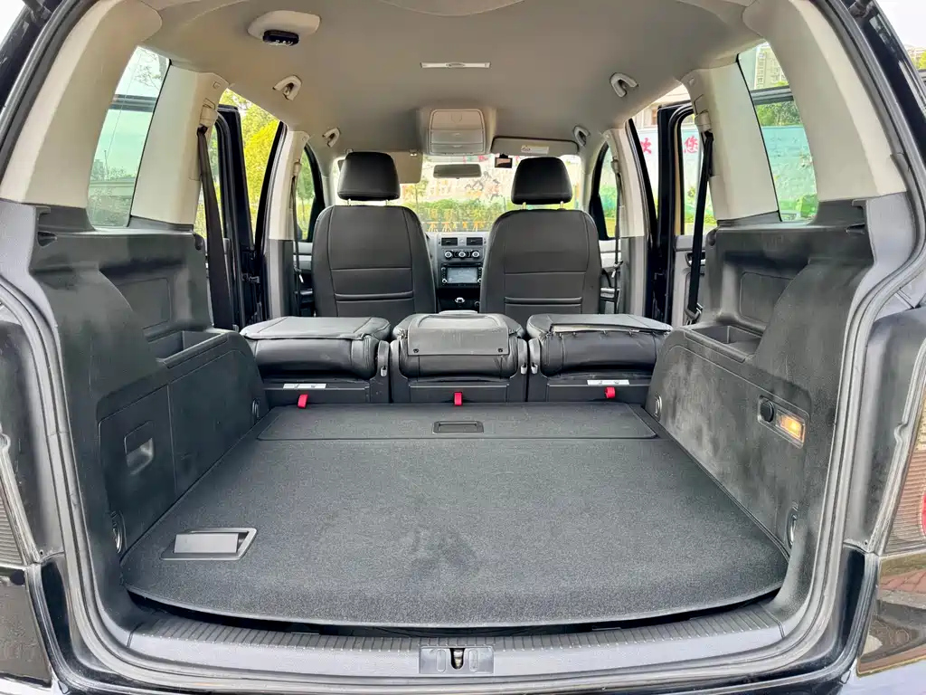 VOLKSWAGEN TOURAN 2015