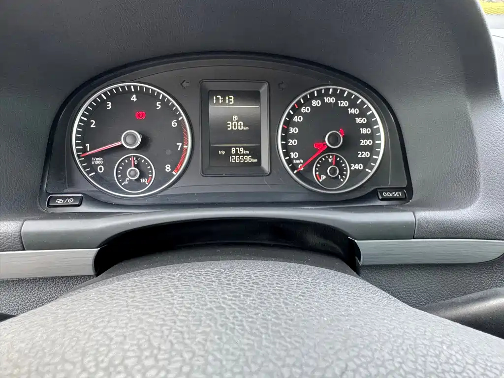VOLKSWAGEN TOURAN 2015