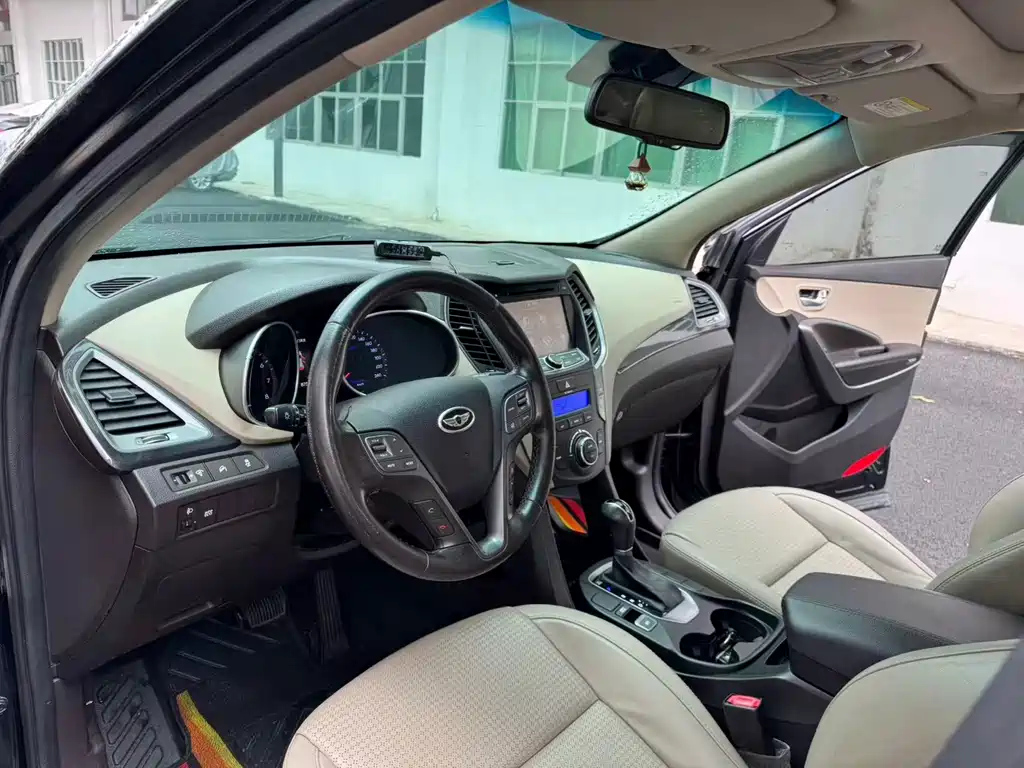 HYUNDAI SANTAFE 2013