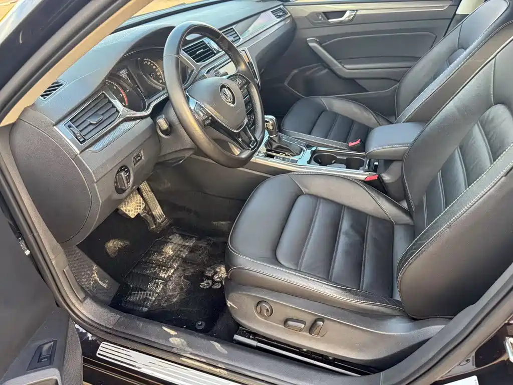 VOLKSWAGEN PASSAT 2017