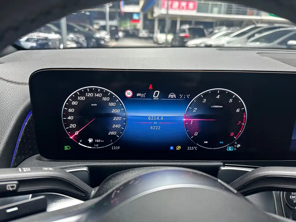 MERCEDES BENZ GLB 2025