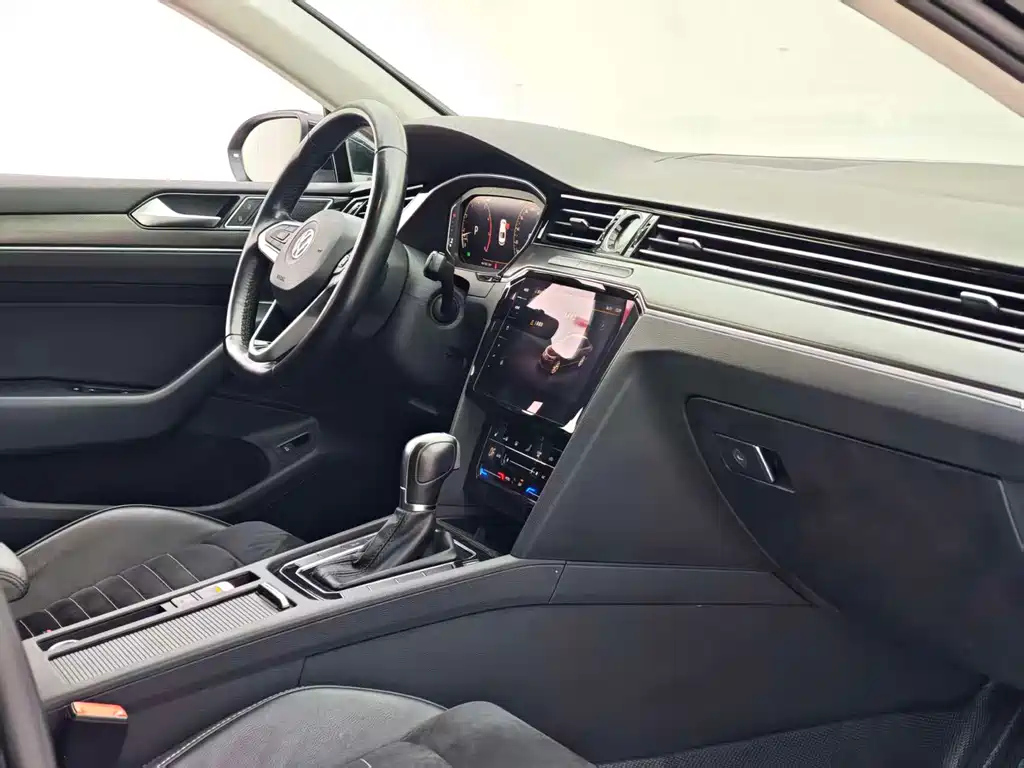 VOLKSWAGEN MAGOTAN 2020