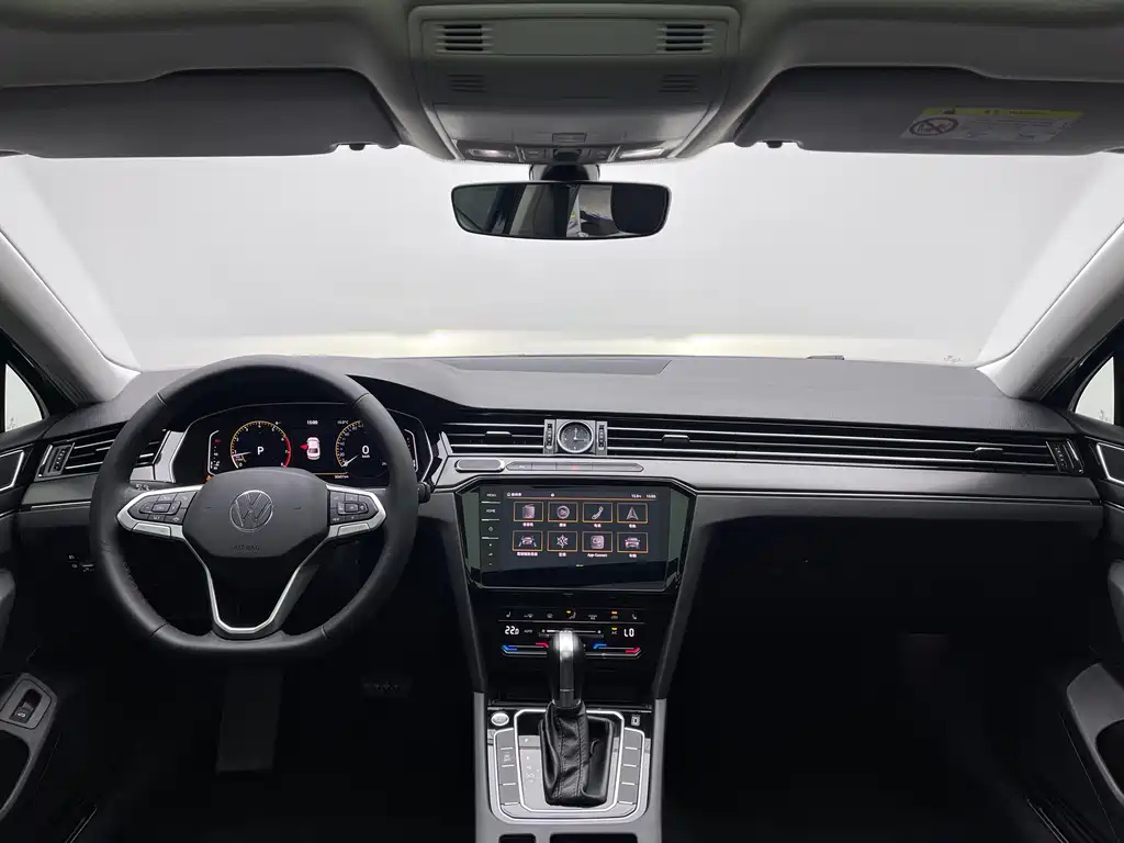 VOLKSWAGEN MAGOTAN 2022