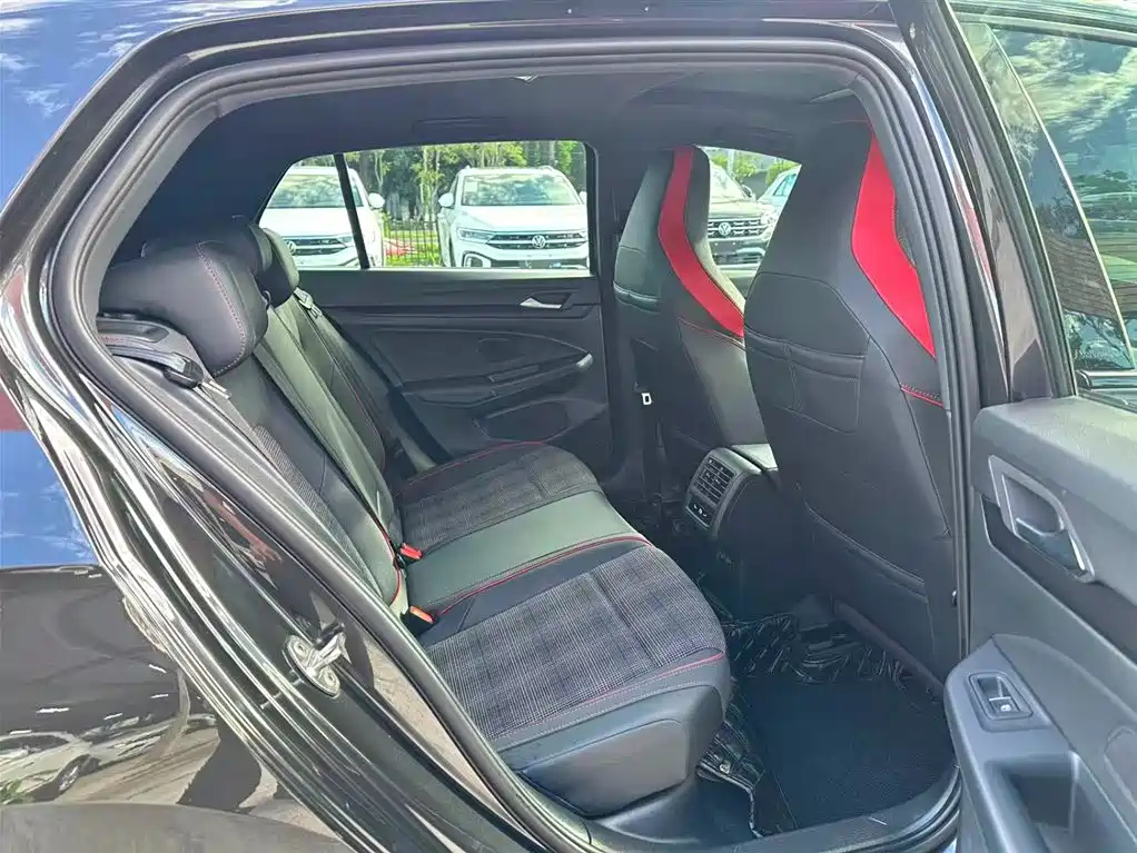VOLKSWAGEN GOLF GTI 2022