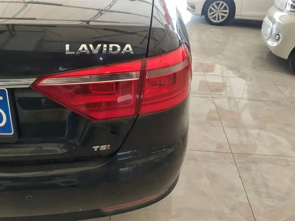 VOLKSWAGEN LAVIDA 2013