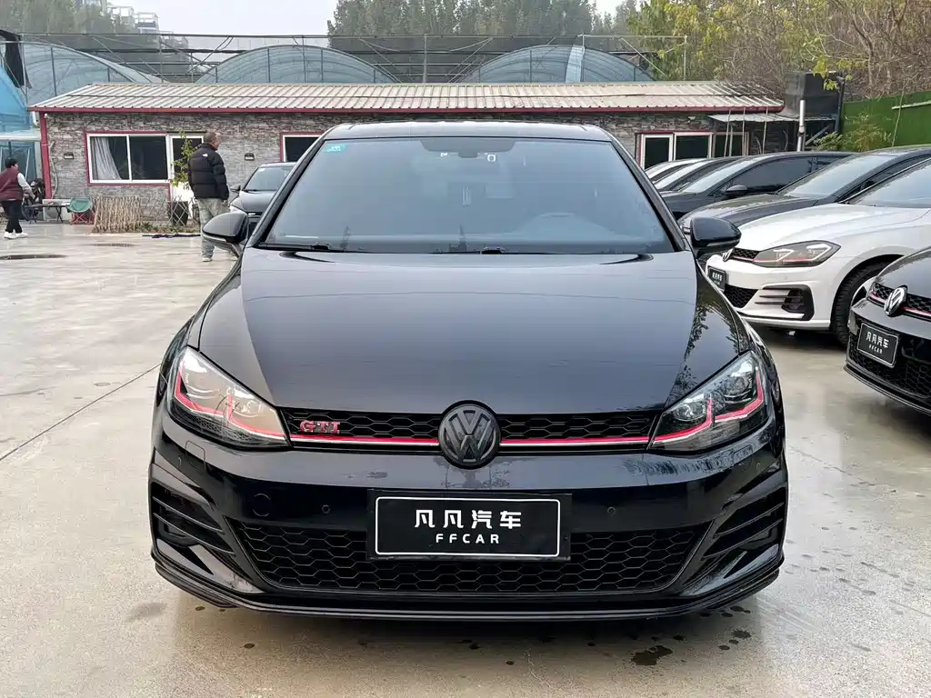 VOLKSWAGEN GOLF GTI 2019