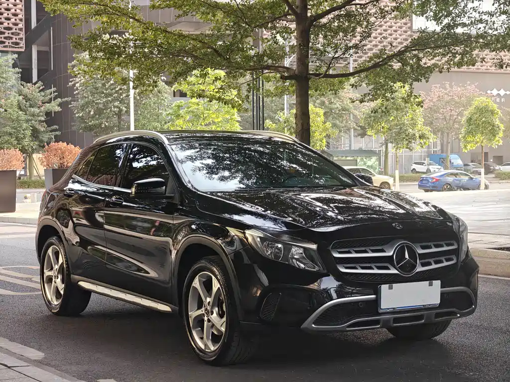 MERCEDES BENZ GLA 2021