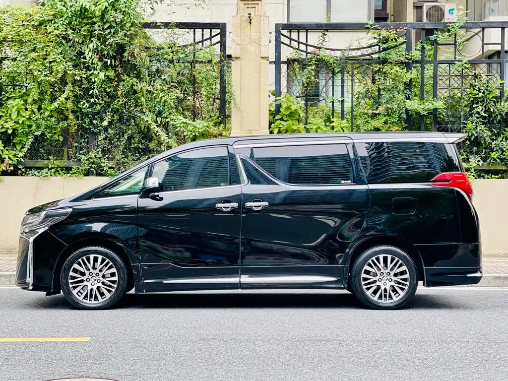 TOYOTA ALPHARD 2018