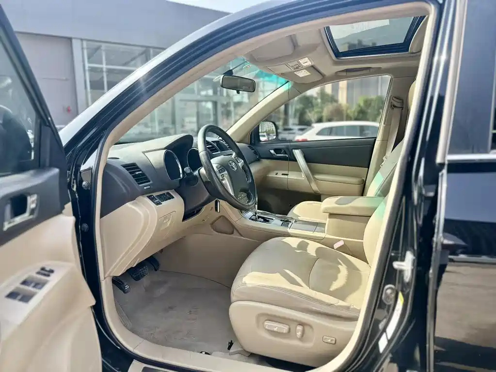 TOYOTA HIGHLANDER 2013