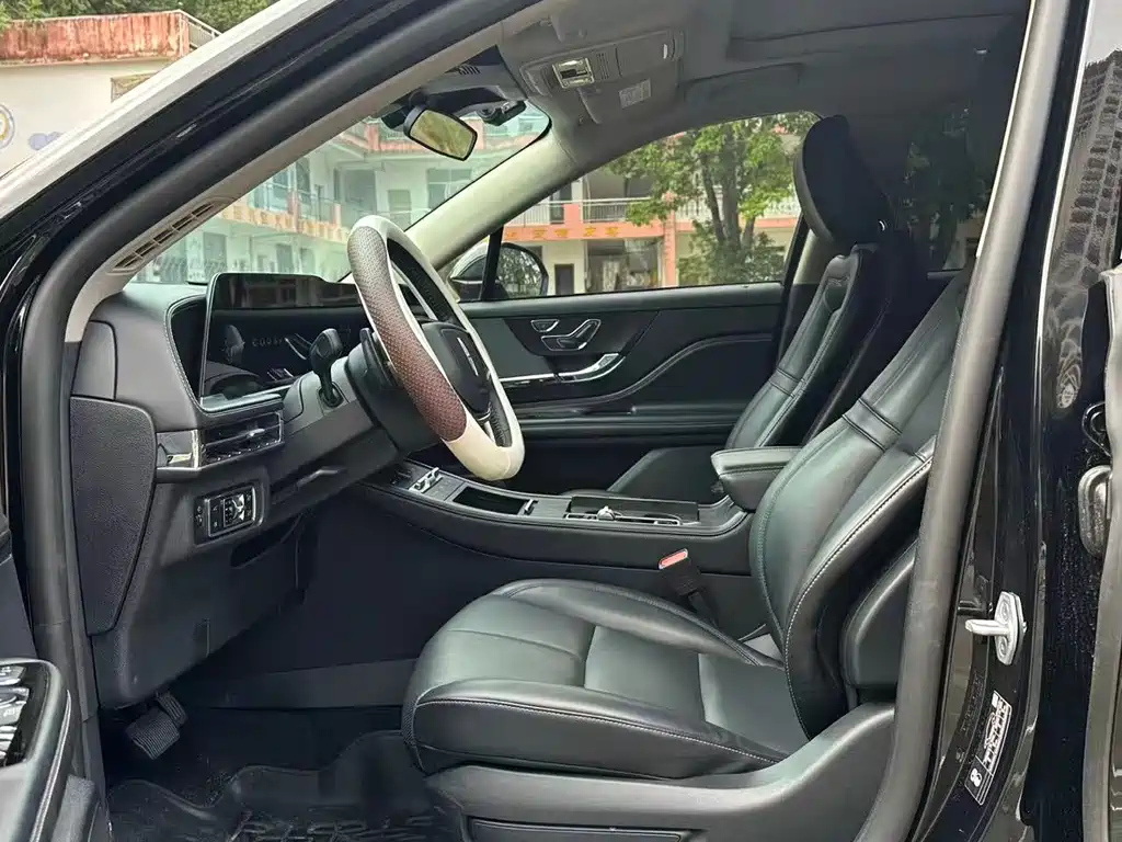 LINCOLN ADVENTURER 2024