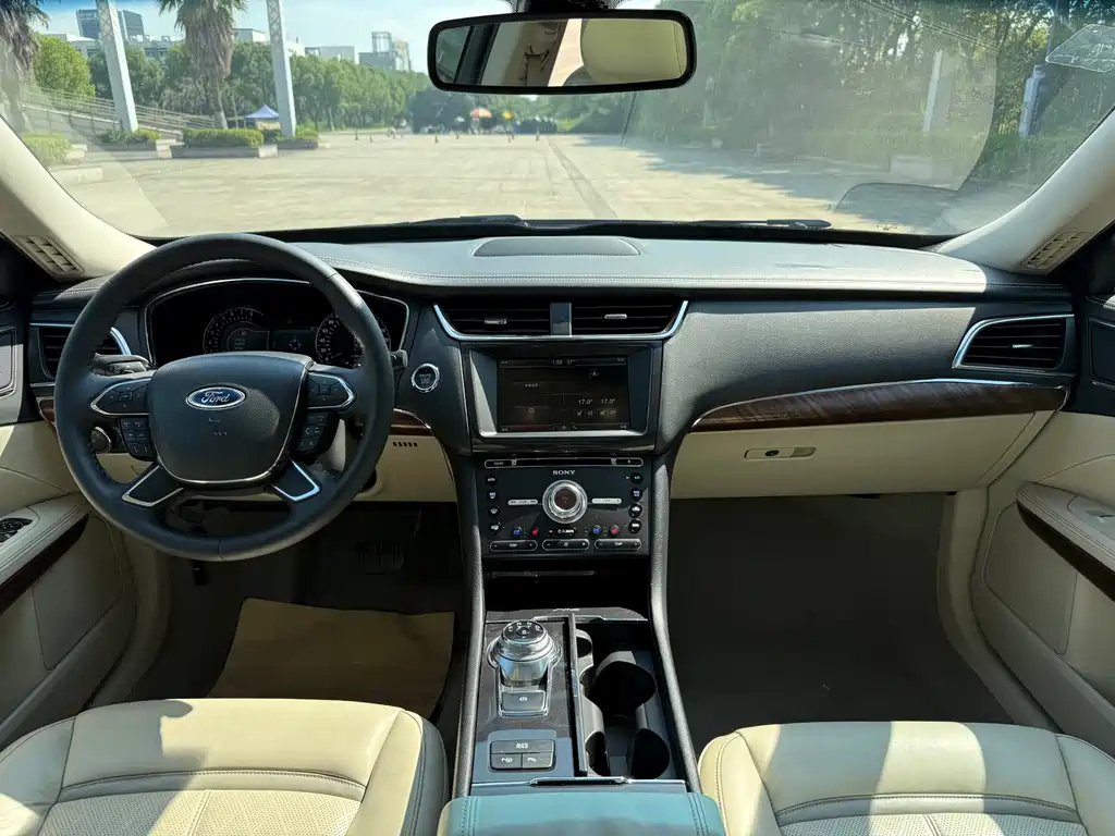 FORD TAURUS 2015