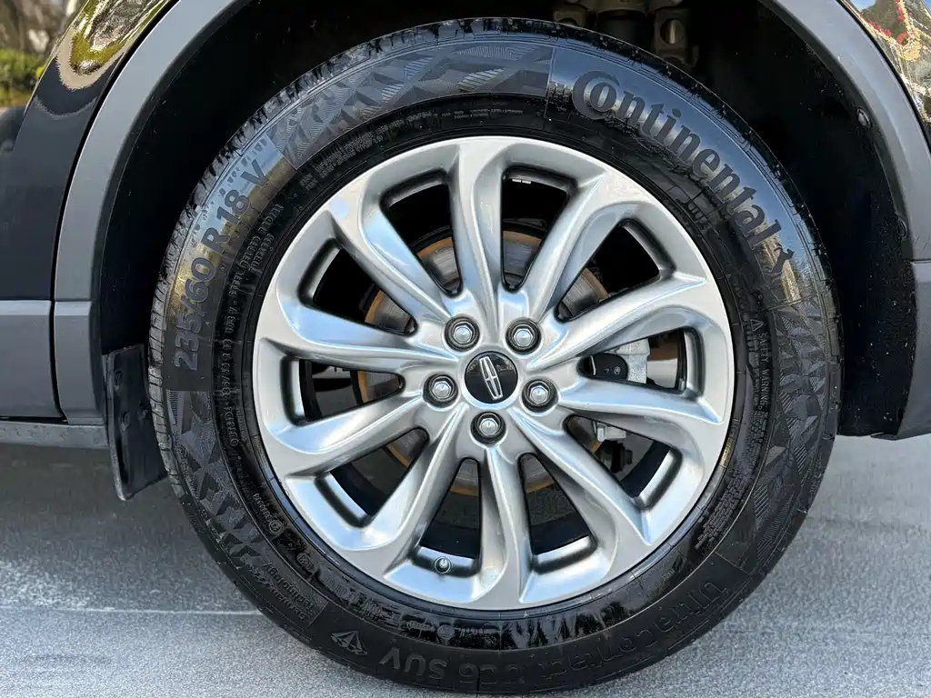 LINCOLN ADVENTURER 2021